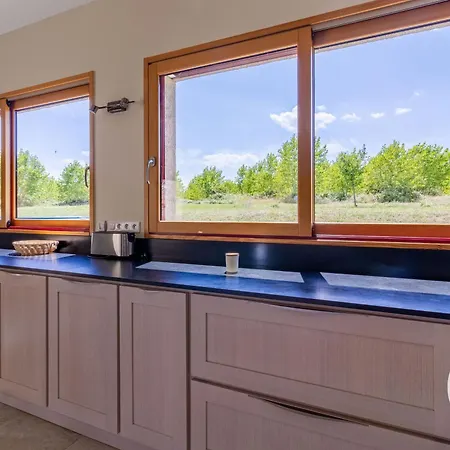 Familial Avec Piscine Privee, Proche D'angers Et Du Zoo De La Fleche - Fr-1-622-65 *