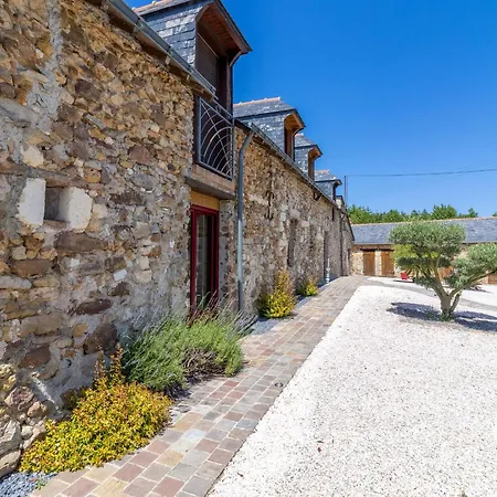 Familial Avec Piscine Privee, Proche D'angers Et Du Zoo De La Fleche - Fr-1-622-65 Baugé